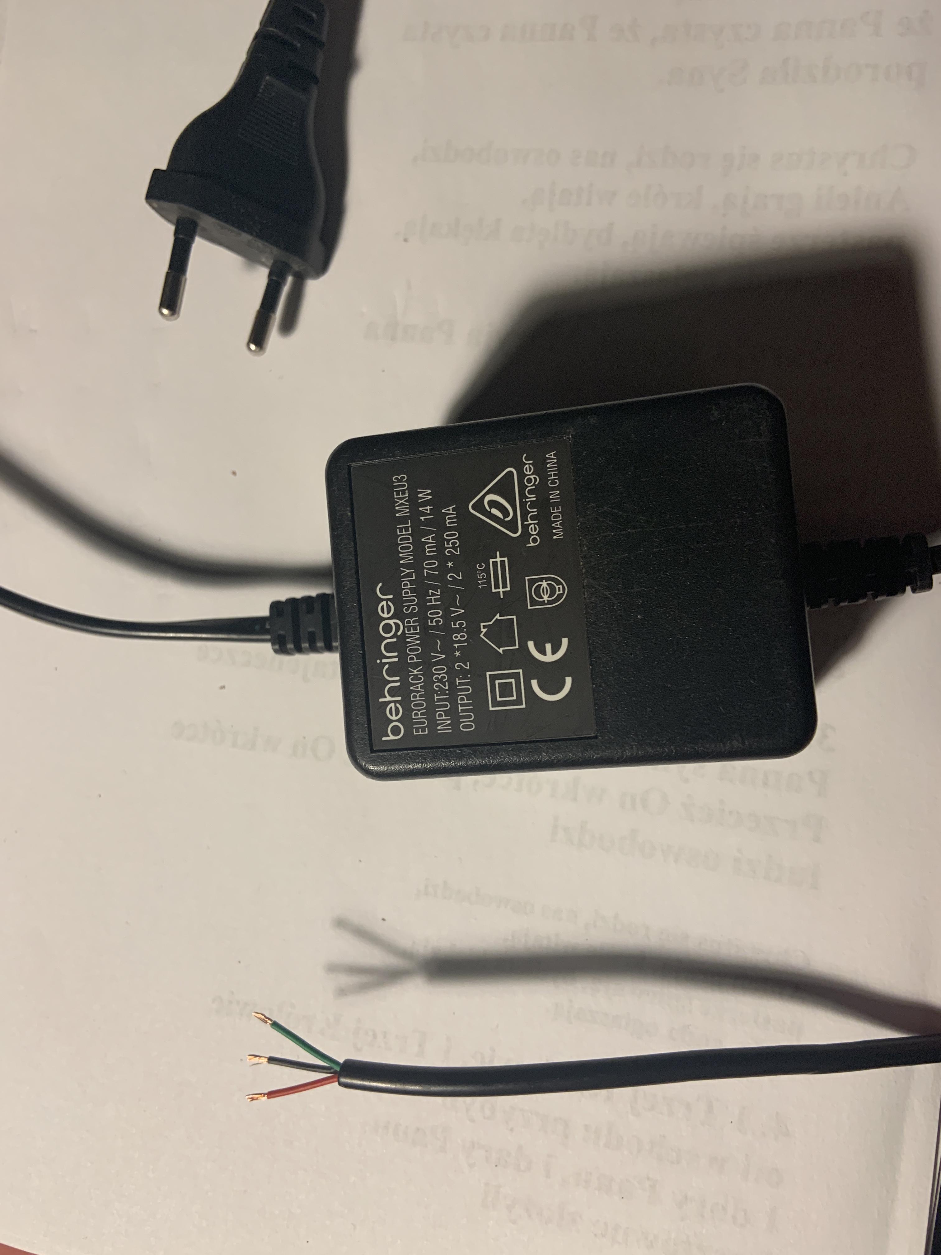 BEHRINGER XENYX802: Jak wlutować kabel MXEU3 bezpośrednio do płytki?