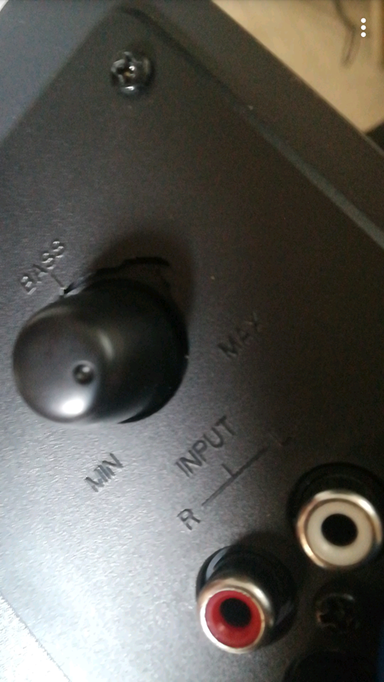 Logitech Z333 subwoofer gra cicho, co może być przyczyną?