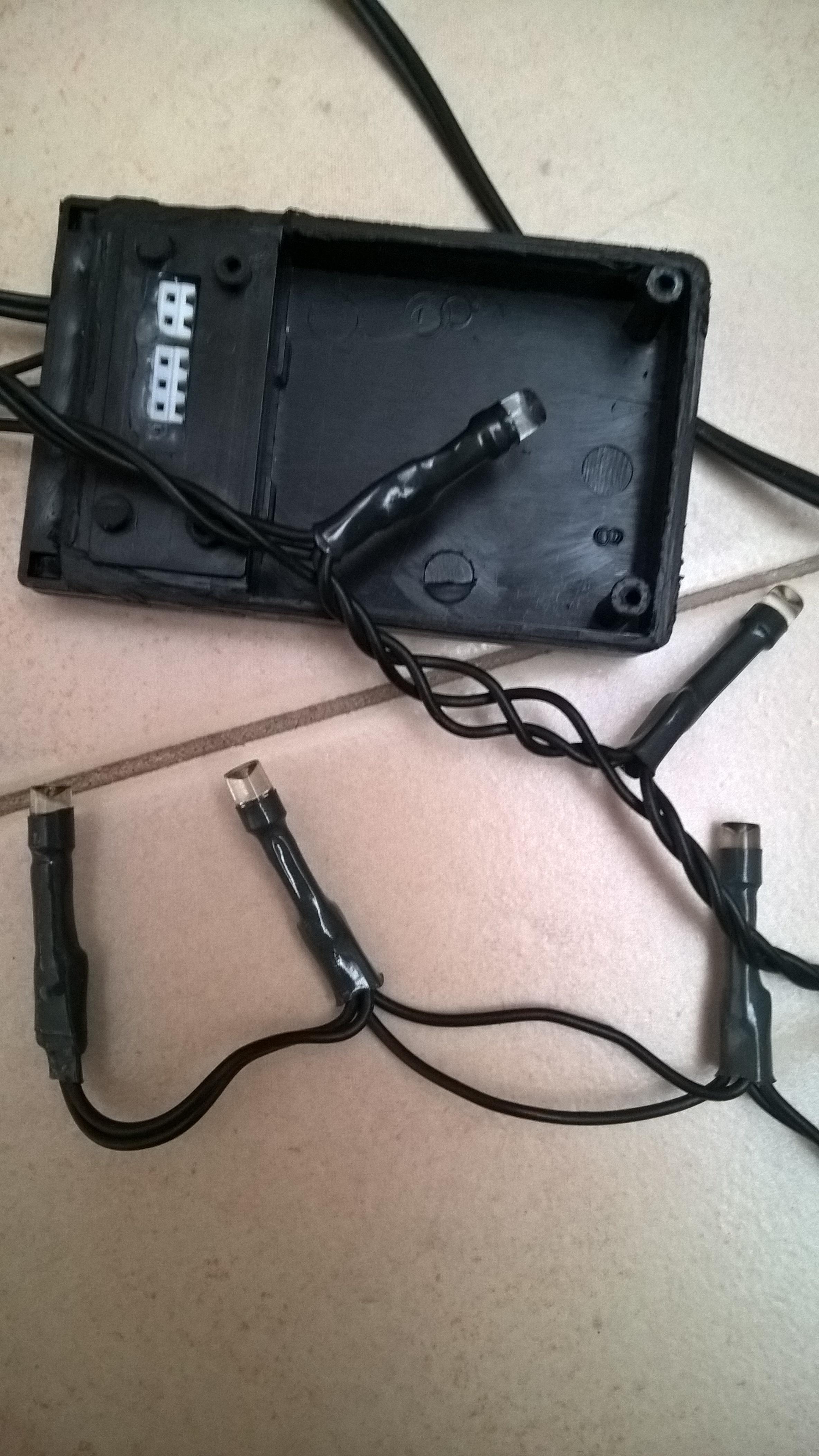 Modyfikacja sterownika lampek choinkowych na ciągłe świecenie.