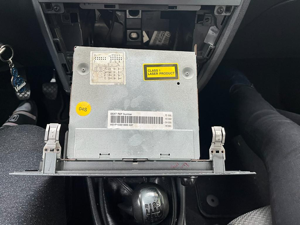 Błąd wpisania kodu i napis 'Safe' 60 min w radiu Seat Leon 2