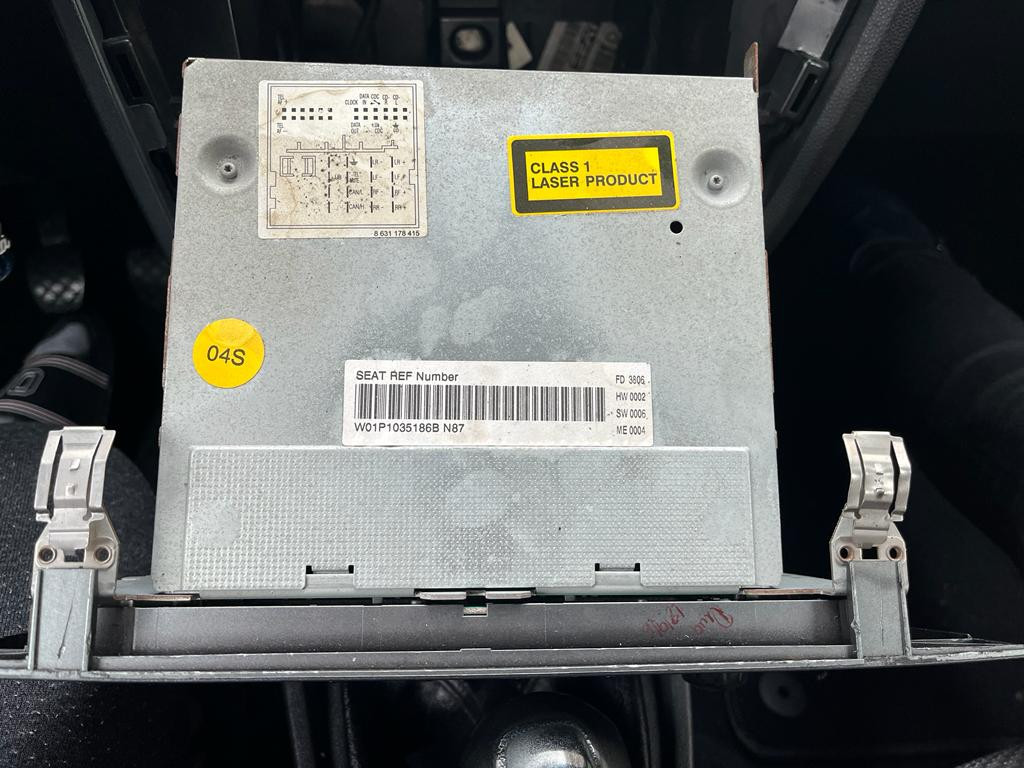 Błąd wpisania kodu i napis 'Safe' 60 min w radiu Seat Leon 2