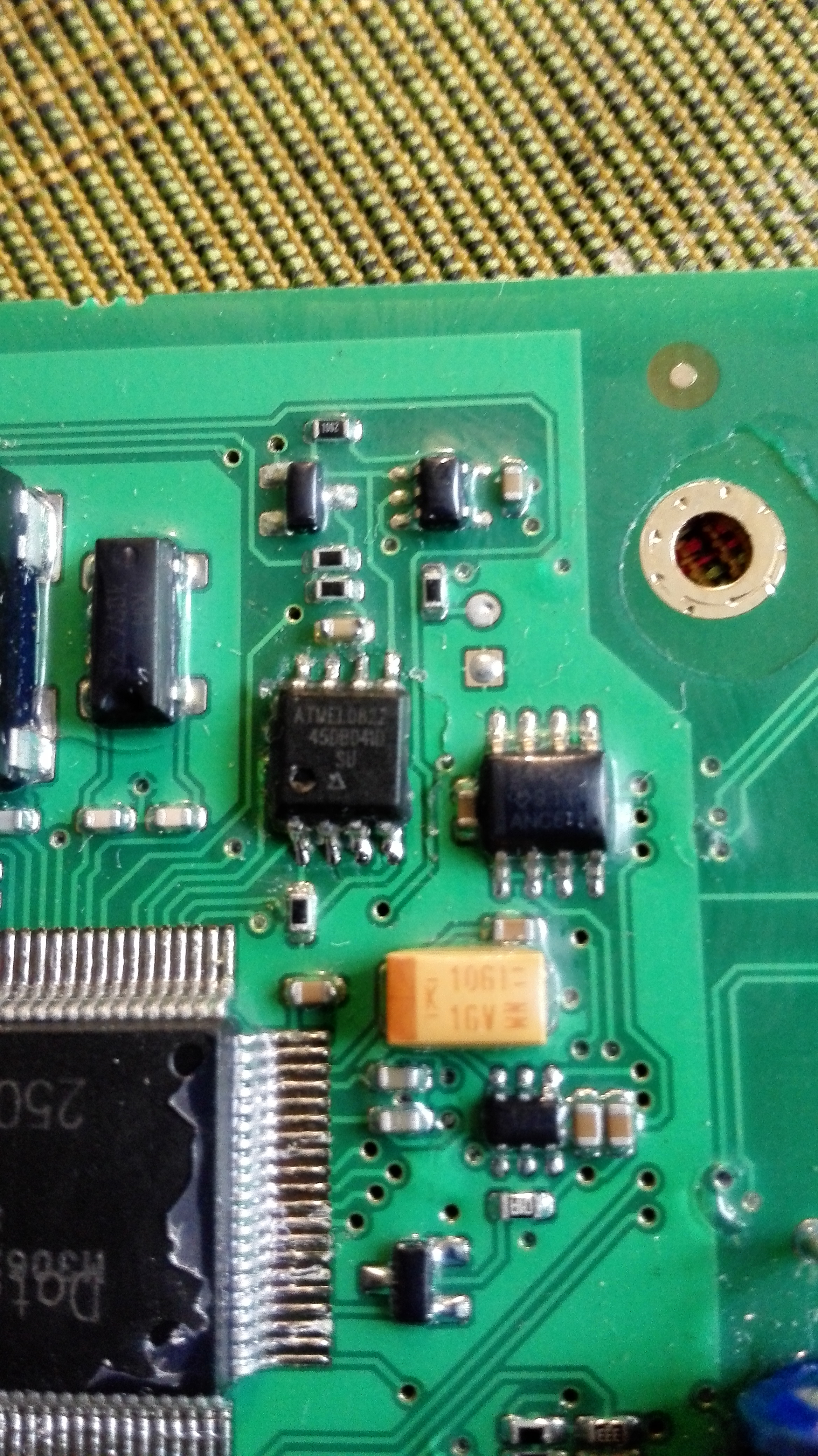 Identyfikacja układu SMD 8 pin Atmel oznaczonego ATMEL0822 45D8041D SU