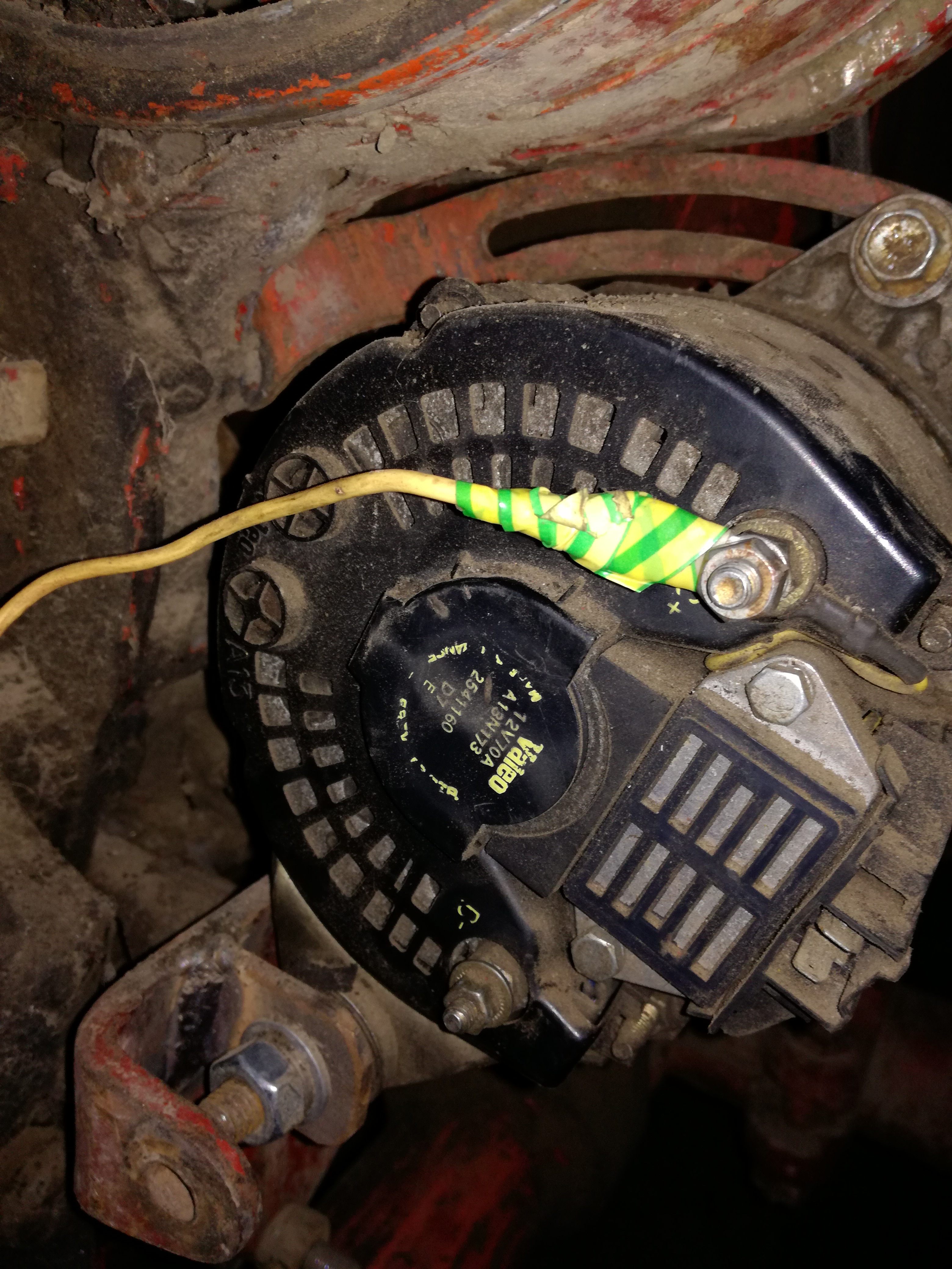 Jak podłączyć alternator Valeo z oznaczeniami D+ i D oraz dwoma wsuwkami?