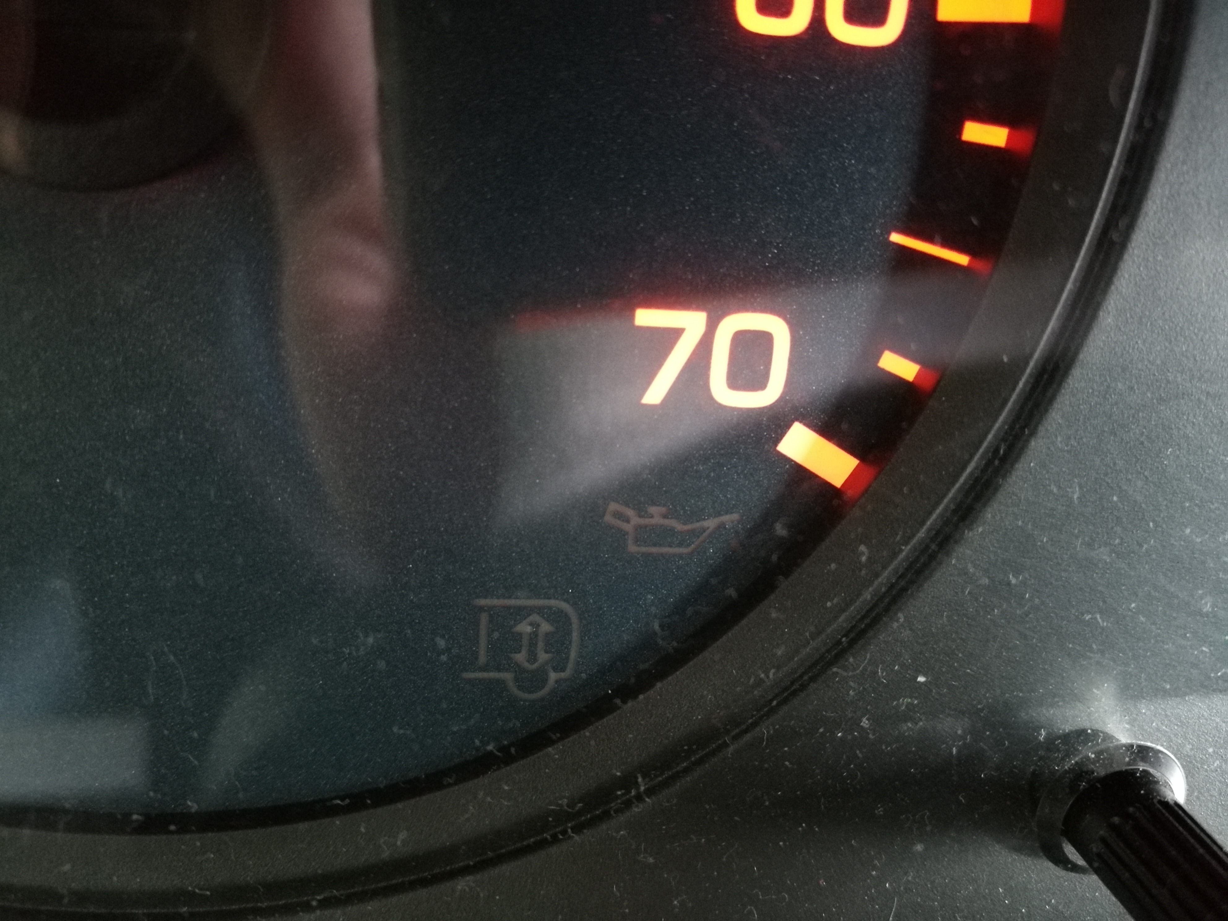 Citroen Berlingo II Co oznacza symbol ciężarówki ze strzałkami pod symbolem ci