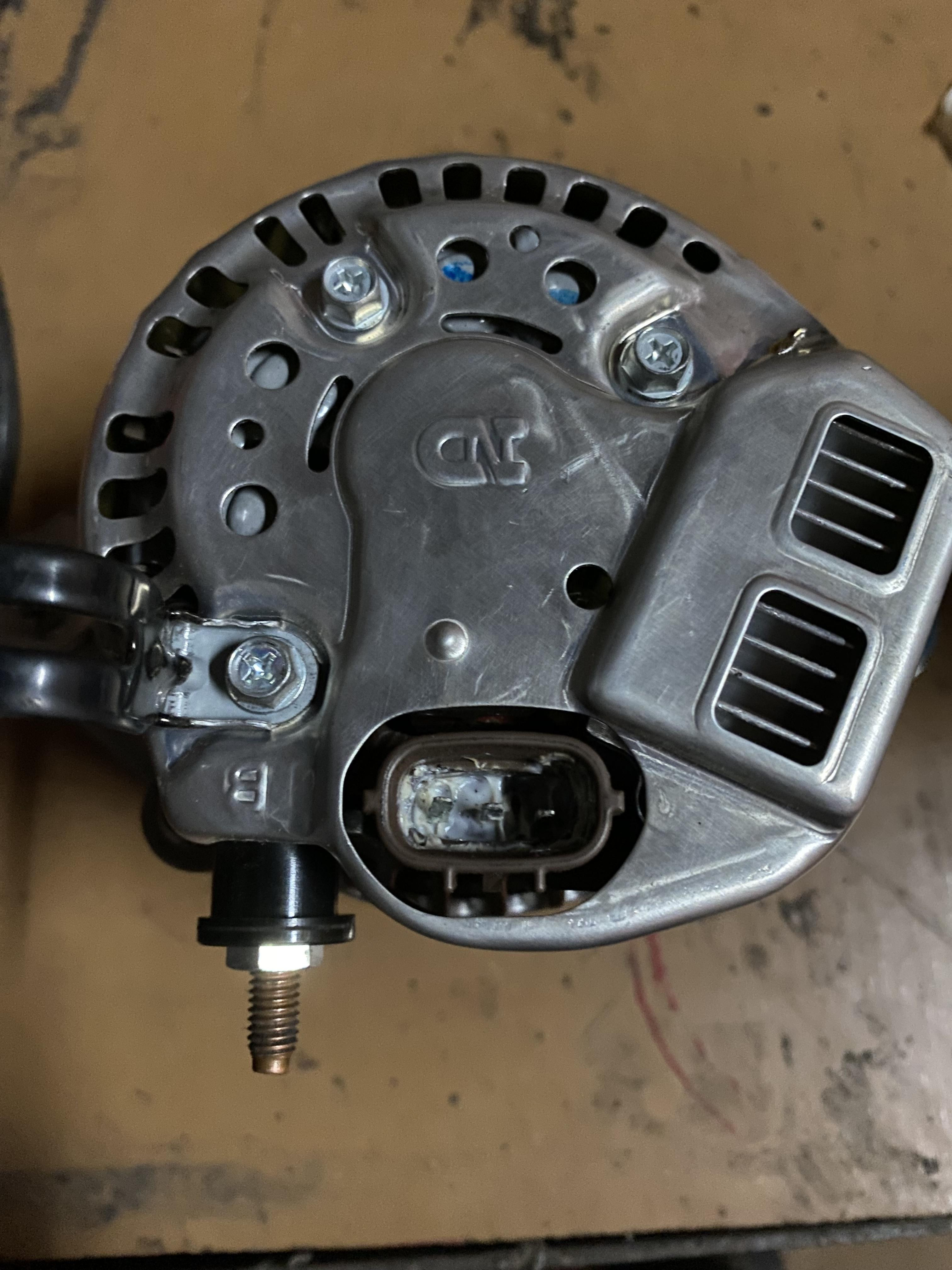 Kubota d950 alternator denso 1963064014 nie gaśnie kontrolka ładowania