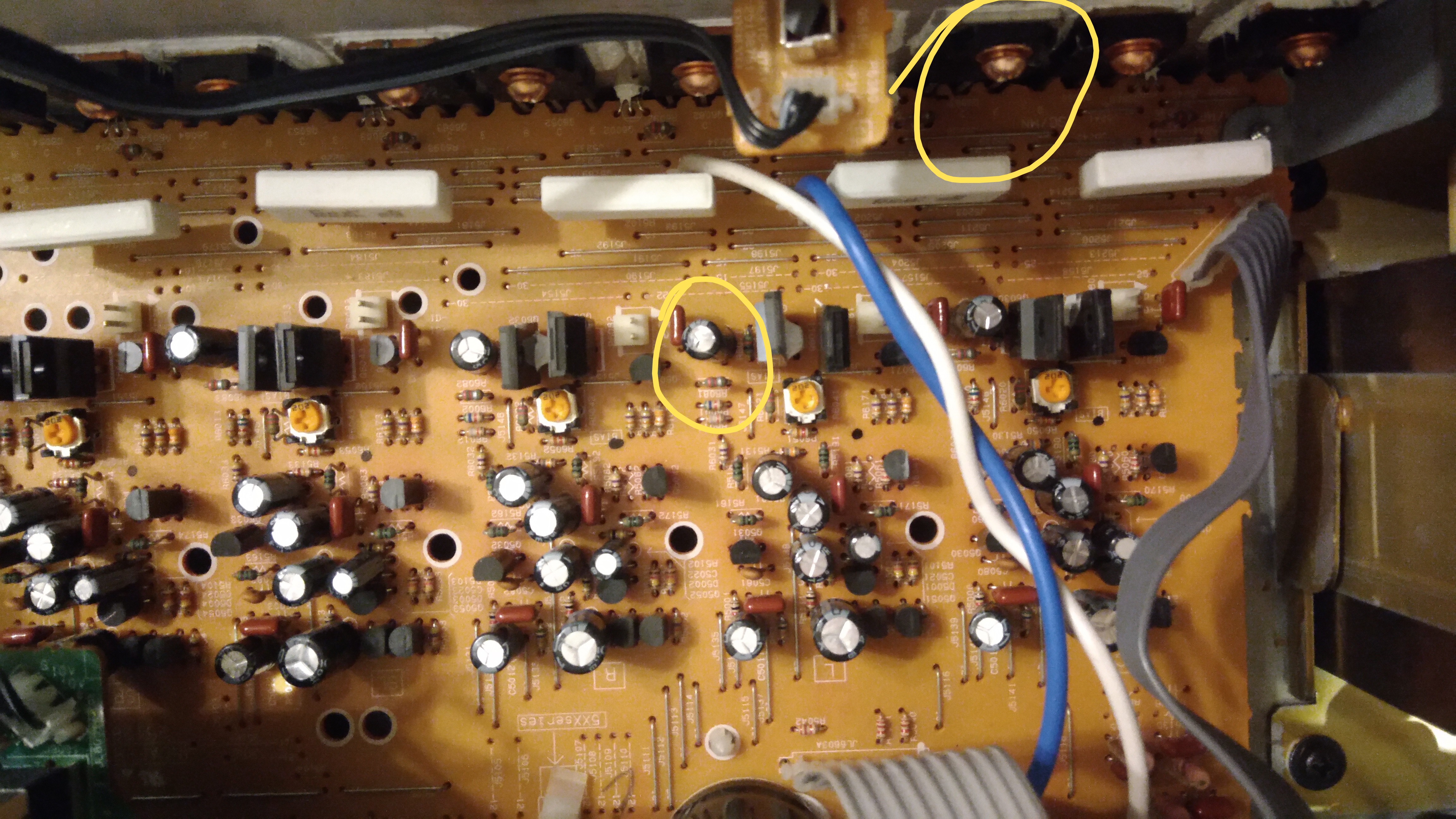 Onkyo ht-r508 wyłącza się, wystrzelił kondensator po wymianie tranzystora.