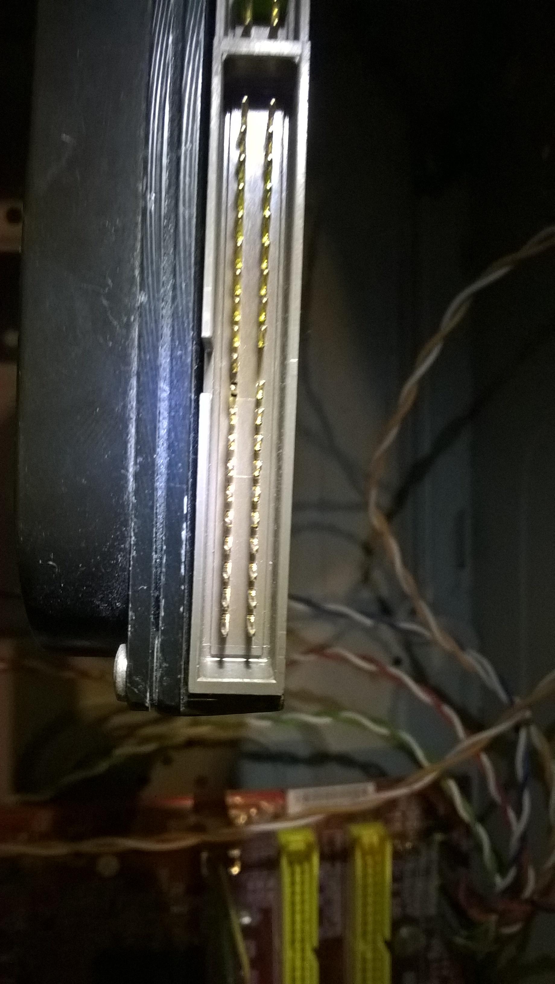 [Rozwiązano] Taśma IDE z różnymi zakonczeniami. - elektroda.pl