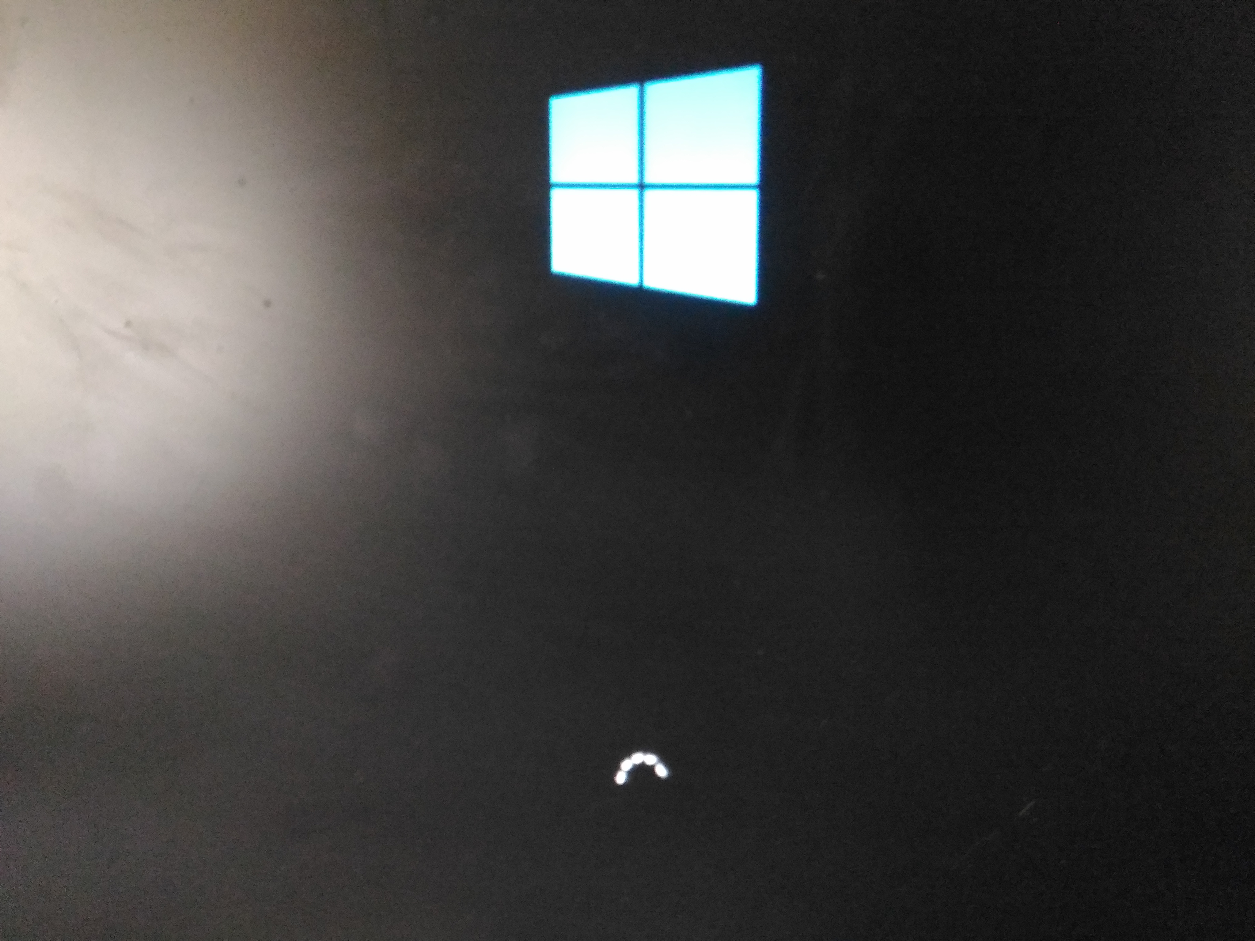 Czarny ekran po włączeniu PC. Po włączeniu PC jest ścinka, gaśnie