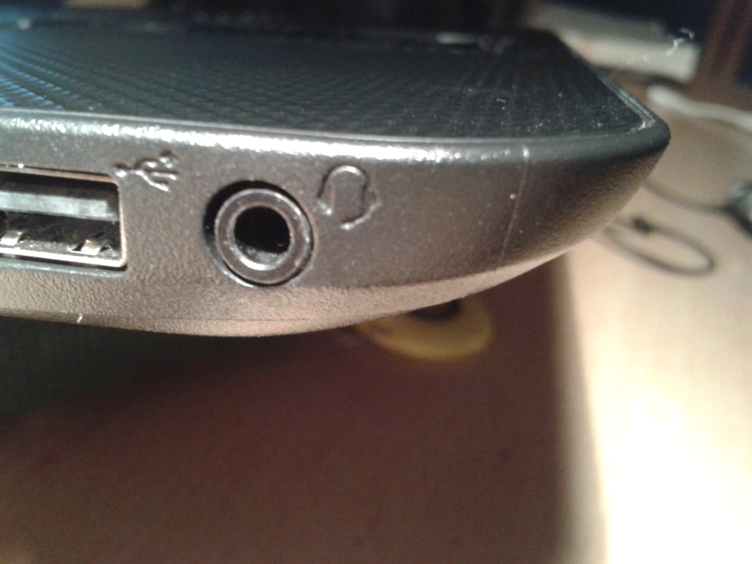 Dell Inspiron 3521 Nie wykrywa mikrofonu (Creative Fatality)