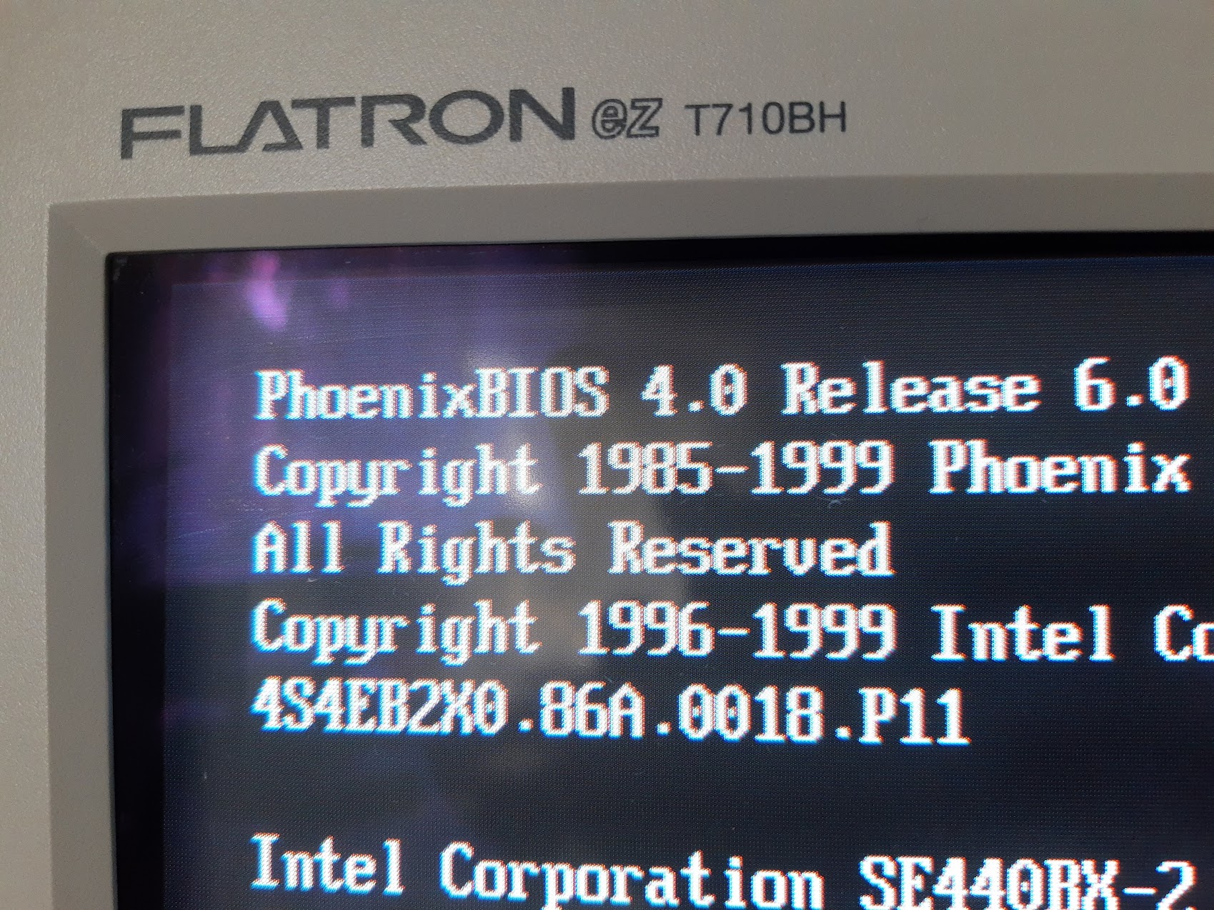[Rozwiązano] Kolorowe cienie na czcionkach w monitorze LG Flatron ...