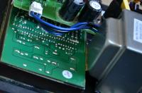 STX S250n - Jak zdiagnozować szum i trzaski bez podłączonych kabli?