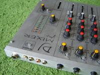 DIY mikser stereo z czterema kanałami.