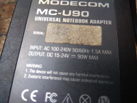 Zasilacz Modecom MC-U90 jak zmienić napięcie i opis wyjść.