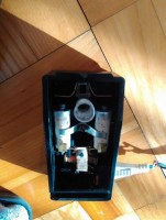 Jak poprawnie ustawić blaszkę i sprężynę w pedale maszyny do szycia?