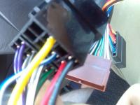 Kostka FORD na ISO. Aby radio zagrało należy przekręcić kluczyk.