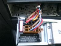 Golf IV - jak podłączyć zasilanie do separatora antenowego?