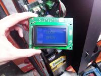 Jak naprawić słaby backlight w wyświetlaczu LCD maszyny vendingowej?