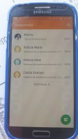 Samsung Galaxy S 4 - widoczne ikony w tle, czy to wada wyświetlacza?