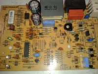 Whirlpool ADP4510WH - Załącza cyklicznie elektrozawór i pompę spustową