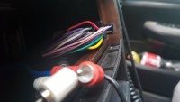 Peugeot 307 - Gdzie podłączyć czerwony kabel kamery cofania w radiu?