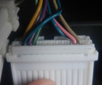 Identyfikacja kabli głośnikowych w Nissan Primera P12 Sedan