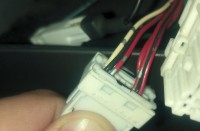 Identyfikacja kabli głośnikowych w Nissan Primera P12 Sedan