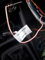 Jak podłączyć przewód dimmera do radia LG LAC w Oplu Zafira?