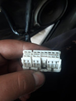 Jak podłączyć piny w przełączniku szyb Subaru Forester 2006?