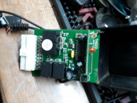 Uniwersalny sterownik zamka ce - Potrzebny opis przewodów.