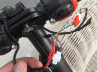 Hulajnoga elektryczna wyrwane przewody Frugal Smart S1