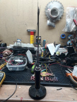 Jaki to model anteny CB z połamanym promiennikiem i przewodem?