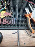 Jaki to model anteny CB z połamanym promiennikiem i przewodem?