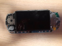 Konsola PSP3004 - brak reakcji na zasilanie, brak baterii, używanie zasilacza regulowanego