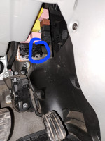 Renault Trafic - Brak zasilania w gnieździe zapalniczki tylnej - kierunek kabli