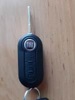 Oryginalny klucz z pilotem do samochodu Fiat Doblo z 2011r.