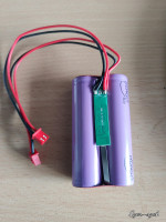 Usuwanie uszkodzonego wejścia USB i dodanie zewnętrznego ładowania do głośnika Bluetooth