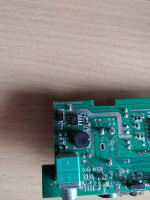 Usuwanie uszkodzonego wejścia USB i dodanie zewnętrznego ładowania do głośnika Bluetooth