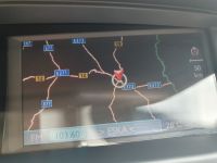 Jak zastąpić nawigację na wyświetlaczu w Renault Scenic II z 2008 roku?