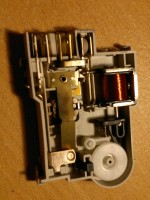 Błąd E40 w pralce Electrolux EWT 1016 - jak naprawić blokadę drzwi?