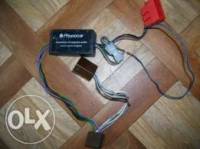 Jak poprowadzić kable do tylnych głośników w Audi A4 B5 sedan?