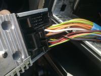 Jak podłączyć subwoofer w Mercedes W203 z radiem Sony CDX-GT472UM?