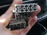 Jak podłączyć subwoofer w Mercedes W203 z radiem Sony CDX-GT472UM?