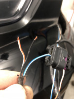 Volvo xc40 t3 - Urwane wtyczki od żaluzji elektrycznych - schemat