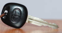 Toyota Yaris I - Difficulty Turning Key in Ignition: Worn Key or Ignition Issue?