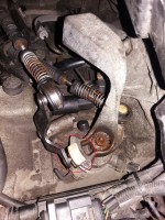 VW Golf IV 2000 AGR: Hard Shifting 1st Gear - Potential Cracked Part & Replacement Options