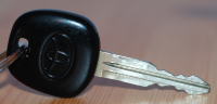 Toyota Yaris I - Difficulty Turning Key in Ignition: Worn Key or Ignition Issue?