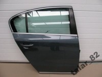 VW PASSAT B7 Saloon: Steps for Left Rear Door Glass Replacement and Handling Plastic Elements