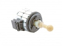 Jak podłączyć napięcie do 5-pinowego silniczka reflektora?