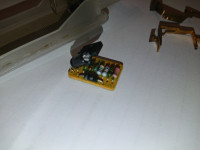 Golf 2: Co może być przyczyną ciągłego świecenia lampki z opóźniaczem?