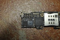 Iphone 5s does not turn on, the black screen vibrates under the charger